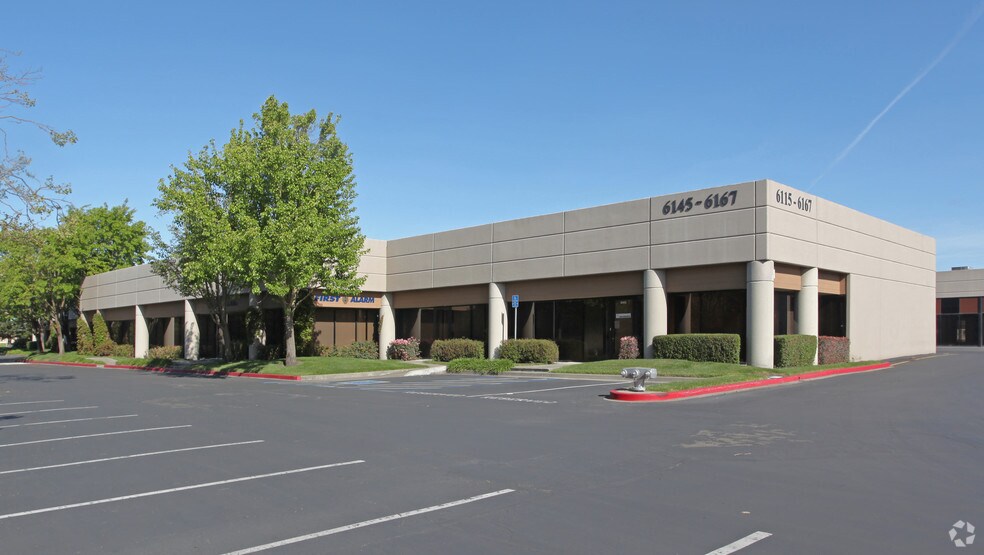 6145-6167 State Farm Dr, Rohnert Park, CA à louer - Photo du bâtiment - Image 2 de 9