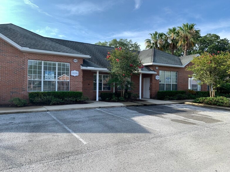 6817 Southpoint Pky, Jacksonville, FL for lease - Primary Photo - Image 1 of 29