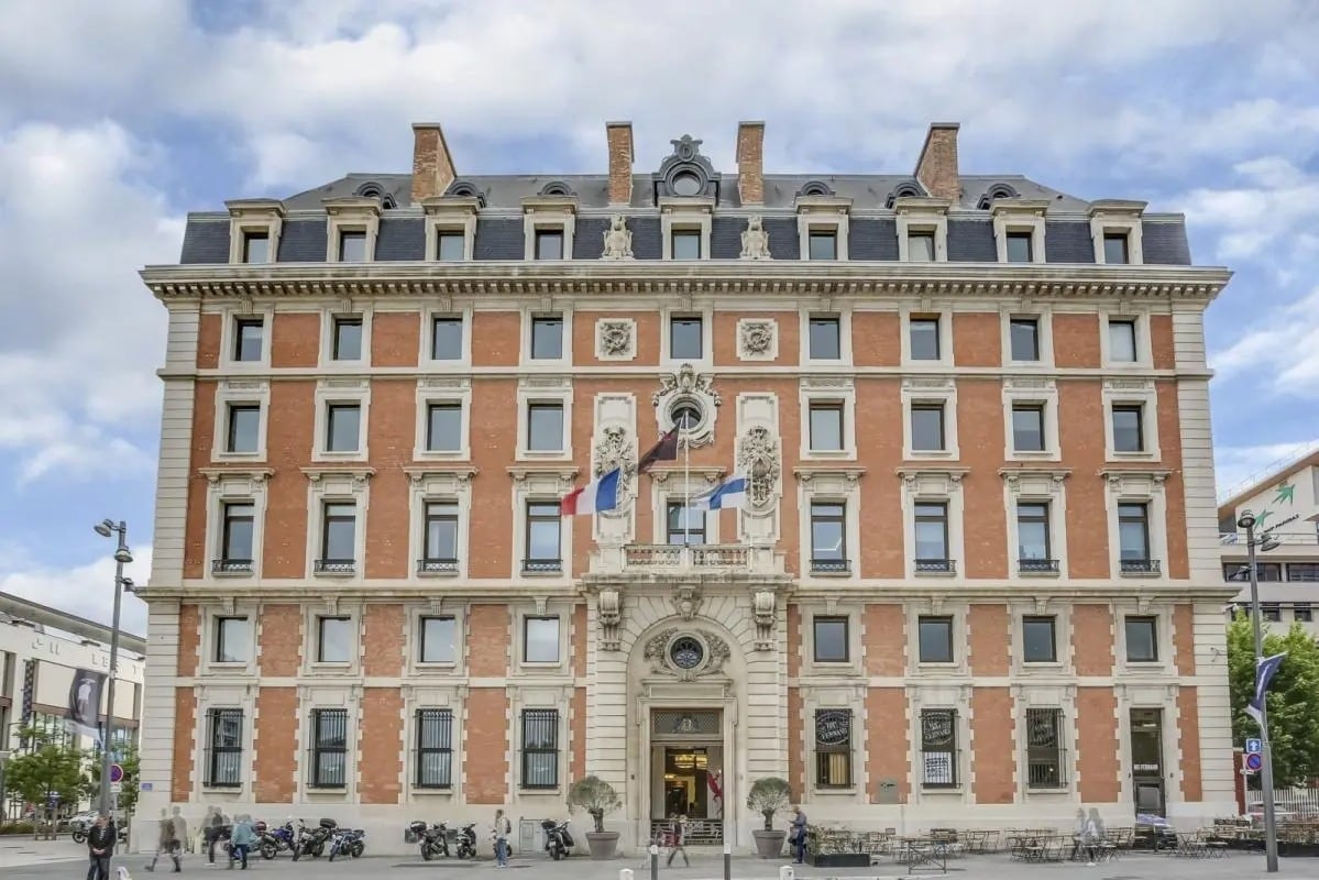 10 Place De La Joliette, Marseille for lease Building Photo- Image 1 of 11