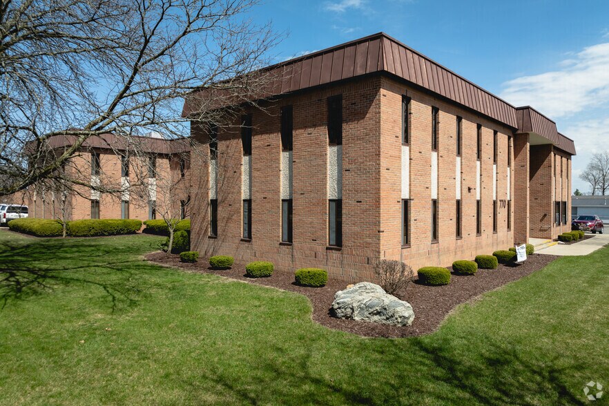 770 Riverside Ave, Adrian, MI à vendre - Photo du bâtiment - Image 1 de 5