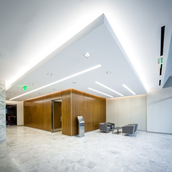 3120 Southwest Fwy, Houston, TX à louer - Hall d’entrée - Image 2 de 20