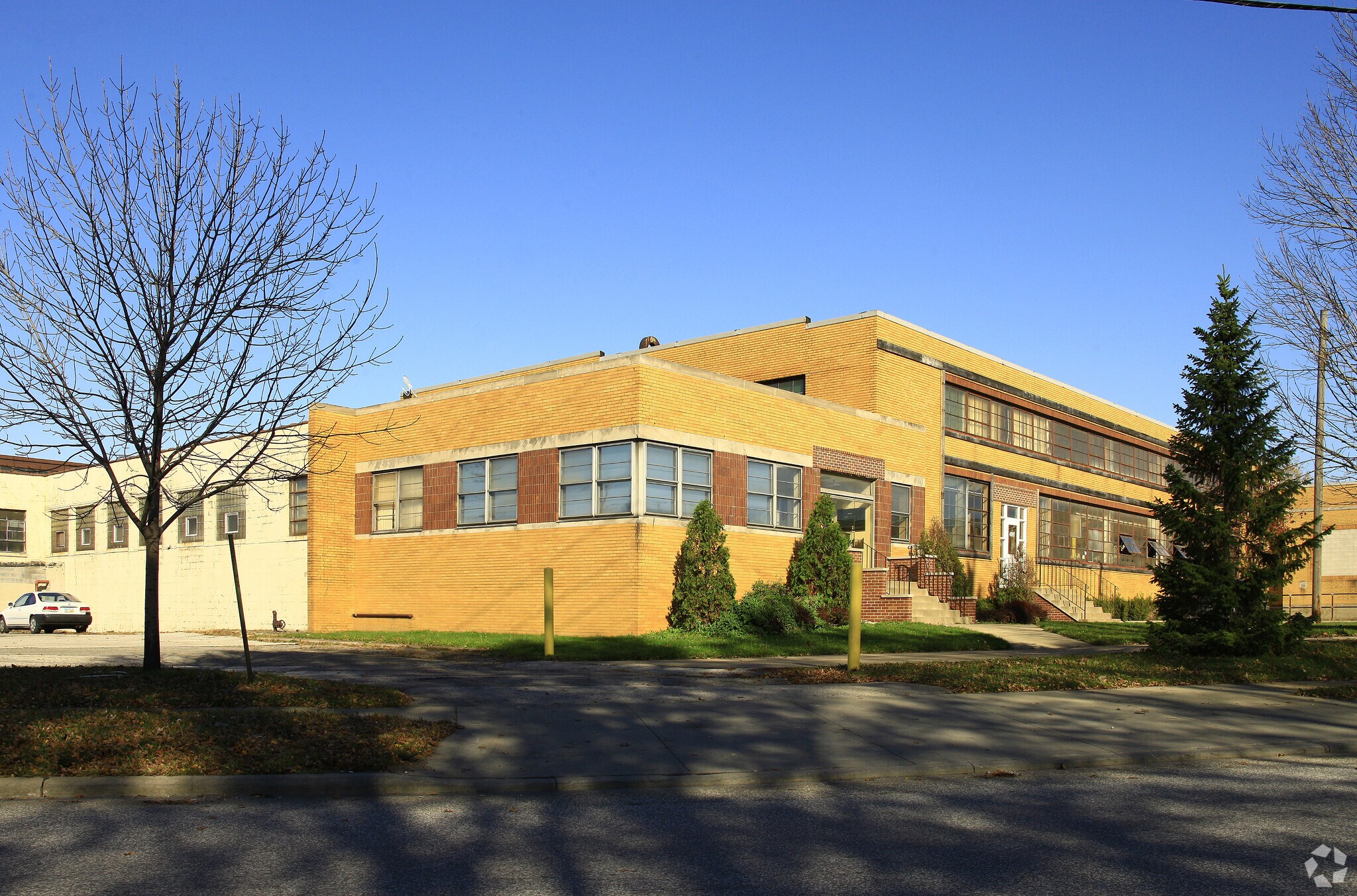 4911 Grant Ave, Cuyahoga Heights, OH for lease Primary Photo- Image 1 of 7