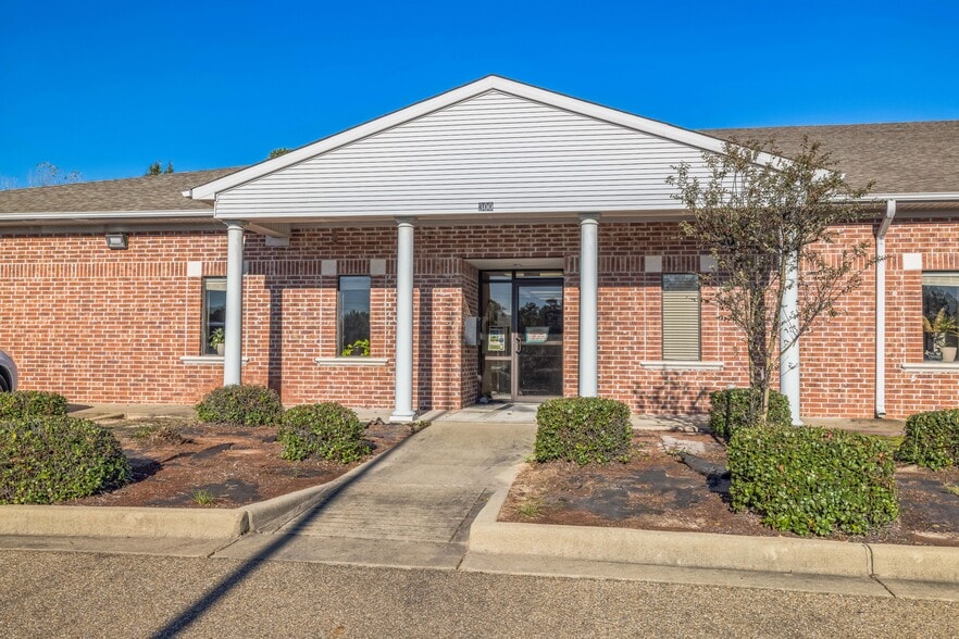 300 Commerce blvd, Hope, AR for sale - Primary Photo - Image 1 of 1