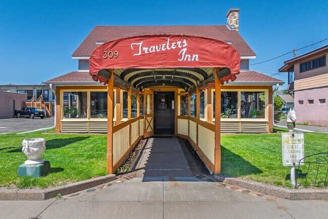 More details for 309 E Wall St, Eagle River, WI - Hospitality for Sale