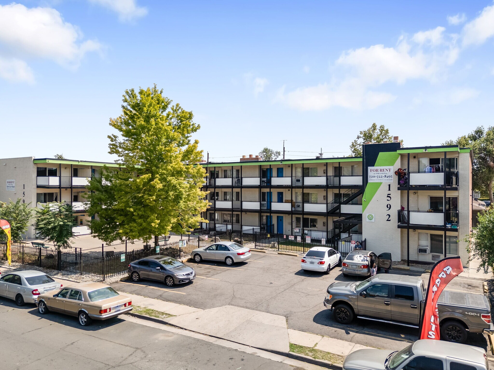 1592 Boston St, Aurora, CO à vendre Photo principale- Image 1 de 13