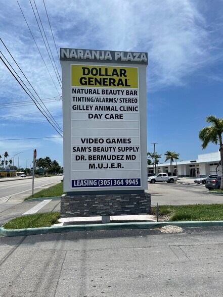 27000 S Dixie Hwy, Naranja, FL à louer - Photo du bâtiment - Image 2 de 3