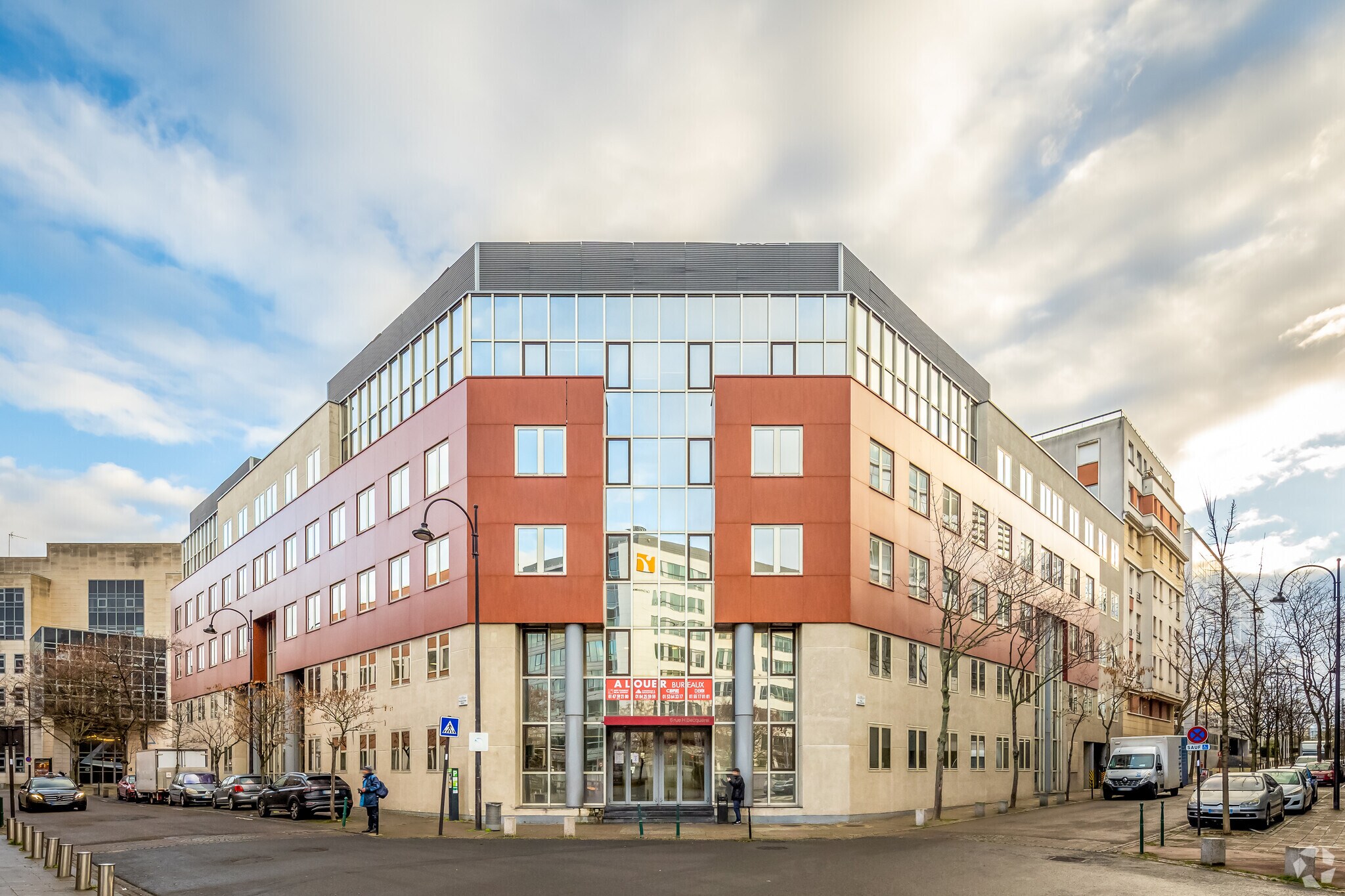 8 Rue Henri Becquerel, Rueil-Malmaison for lease Primary Photo- Image 1 of 5