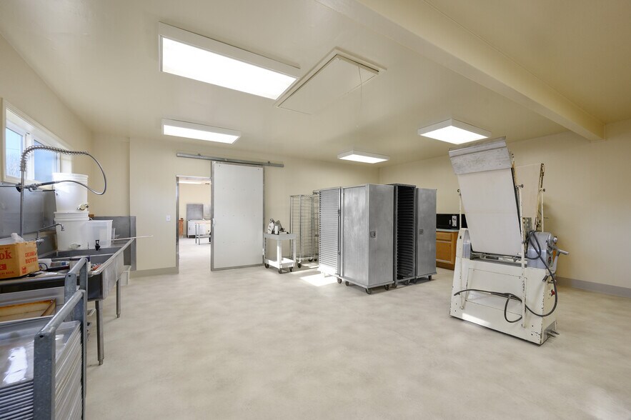 212 NE D St, Willamina, OR à vendre - Photo intérieure - Image 3 de 34