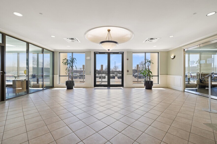 11220 Assett Loop, Manassas, VA à louer - Photo intérieure - Image 3 de 24