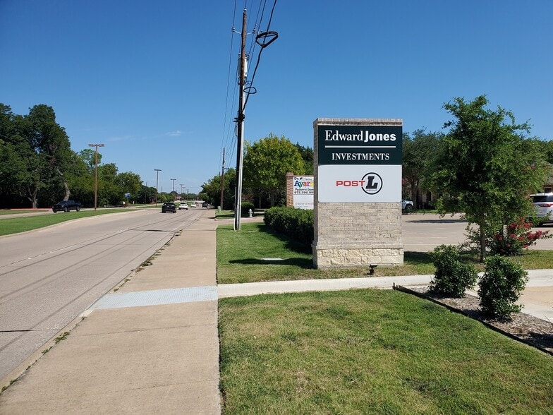 528 E Pleasant Run Rd, DeSoto, TX for lease - Building Photo - Image 3 of 3