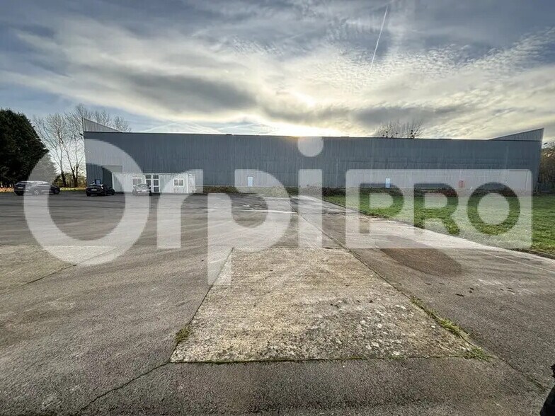 Local d'activités dans Beauvais à vendre - Photo du bâtiment - Image 1 de 4