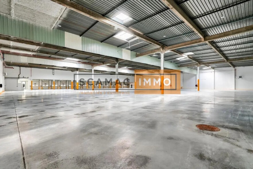 Industrial in Trappes for lease - Building Photo - Image 3 of 8