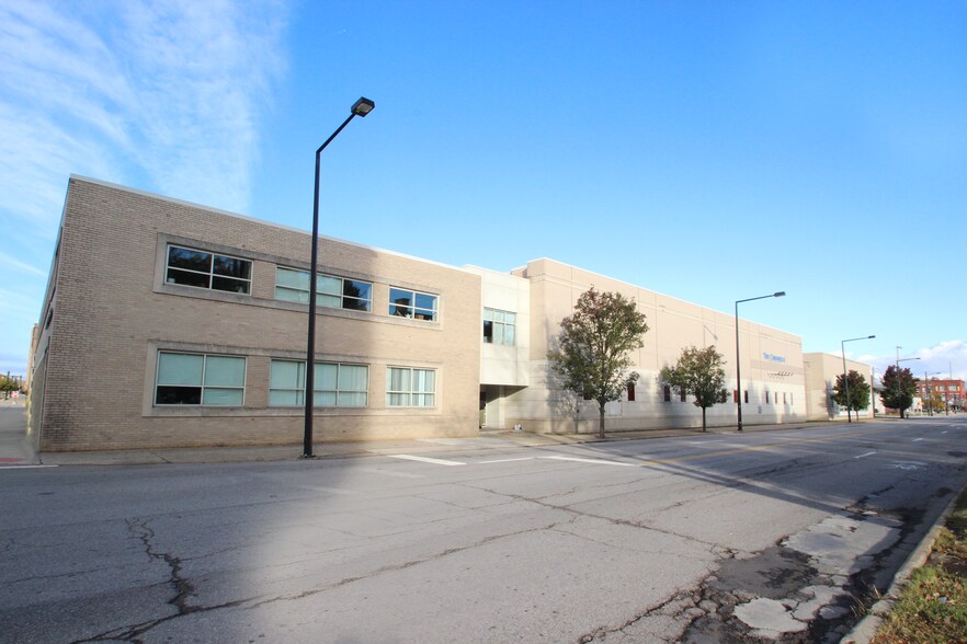 225 East Ave, Elyria, OH à vendre - Photo du bâtiment - Image 3 de 14