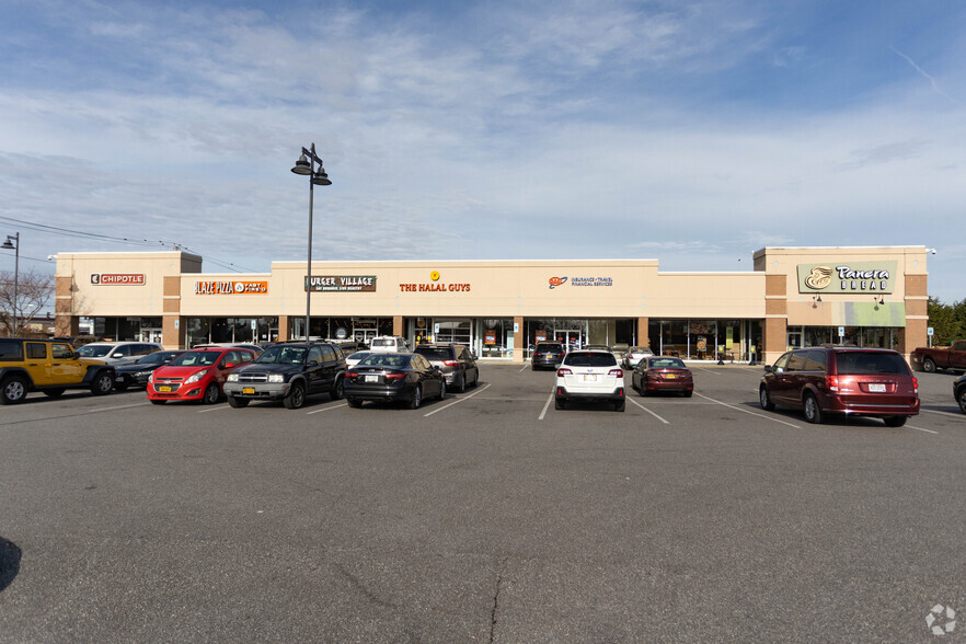 901-919 Broadhollow Rd, Farmingdale, NY for lease - Primary Photo - Image 3 of 5