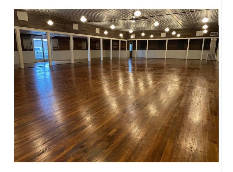 2206 W Main St, Clarksville, AR for sale - Interior Photo - Image 2 of 6