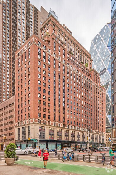 250 W 57th St, New York, NY à louer - Photo du bâtiment - Image 1 de 5