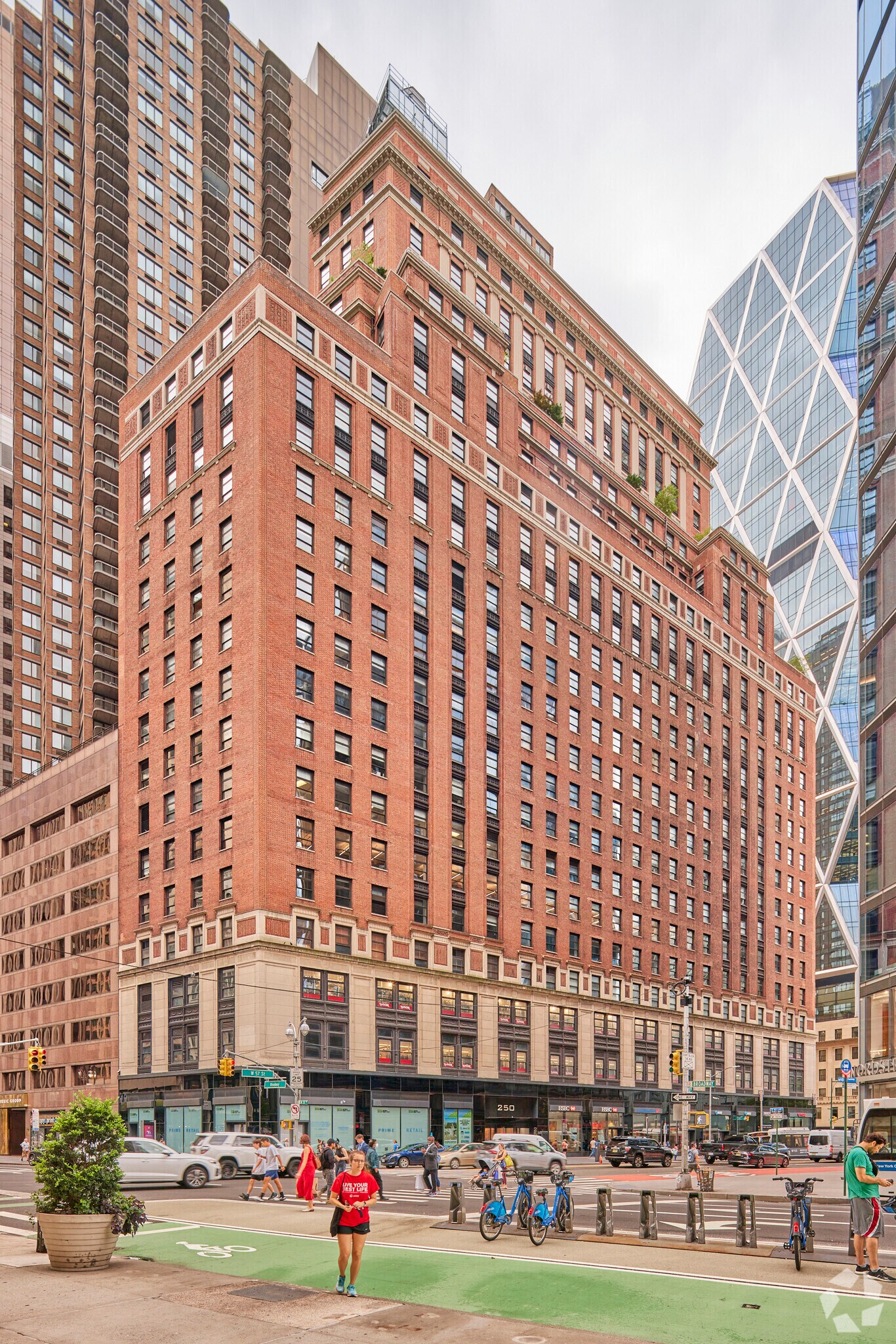 250 W 57th St, New York, NY à louer Photo du bâtiment- Image 1 de 6
