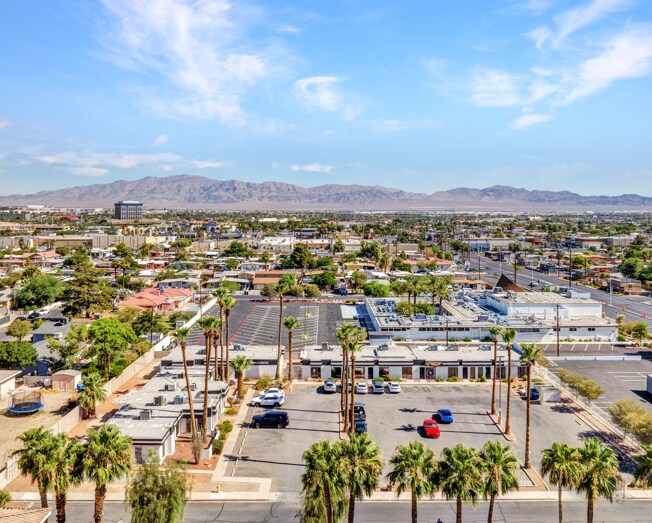 1703 Civic Center Dr, North Las Vegas, NV à vendre - Photo du bâtiment - Image 3 de 6