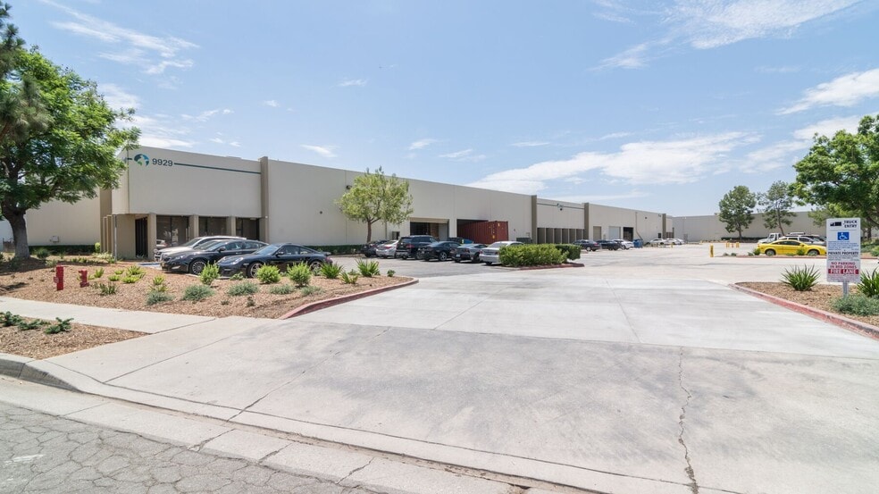 9915-9929 Pioneer Blvd, Santa Fe Springs, CA for lease - Building Photo - Image 3 of 8