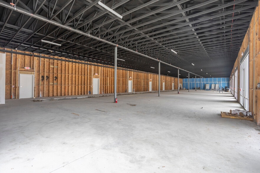 325 N Saginaw Blvd, Saginaw, TX for lease - Building Photo - Image 3 of 14