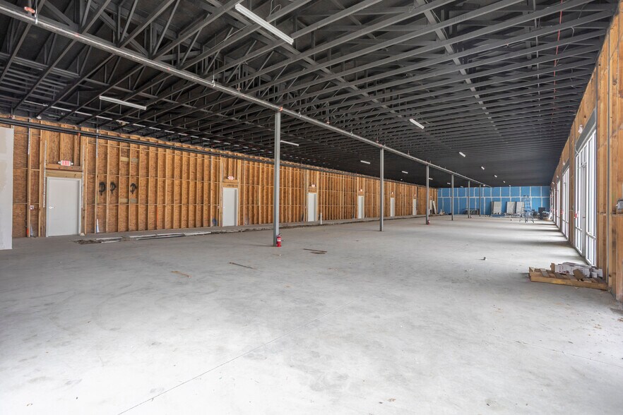 325 N Saginaw Blvd, Saginaw, TX à louer - Photo du bâtiment - Image 3 de 14