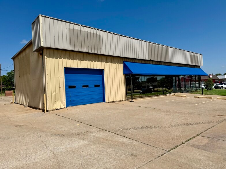 2412 Kemp Blvd, Wichita Falls, TX for sale - Building Photo - Image 2 of 38