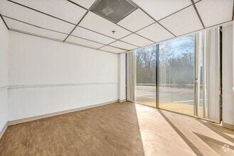 1129-1199 Willingham Dr, East Point, GA for lease Interior Photo- Image 2 of 7