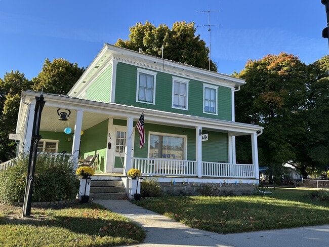 Plus de détails pour 323 W Wright Ave, Shepherd, MI - Commerce de détail à vendre