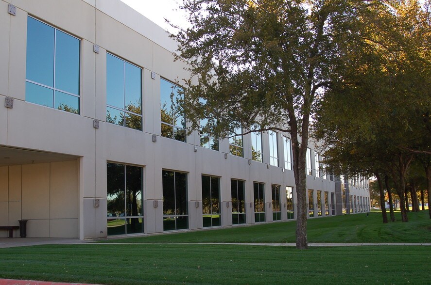 8650 Freeport Pky, Irving, TX à louer - Photo du bâtiment - Image 3 de 19