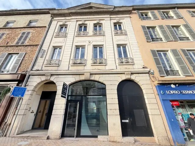 108 Rue De La Republique, Villefranche-sur-Saône for lease Building Photo- Image 1 of 9