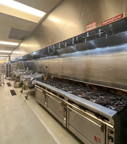 230-240 W Avenue 26, Los Angeles, CA for lease - Interior Photo - Image 3 of 12