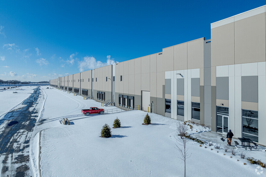 201 W Compass Blvd, Joliet, IL for lease - Building Photo - Image 1 of 11