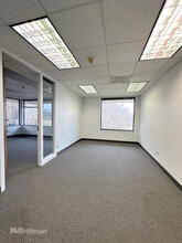 300-490 Quail Ridge Dr, Westmont, IL for lease Interior Photo- Image 2 of 5