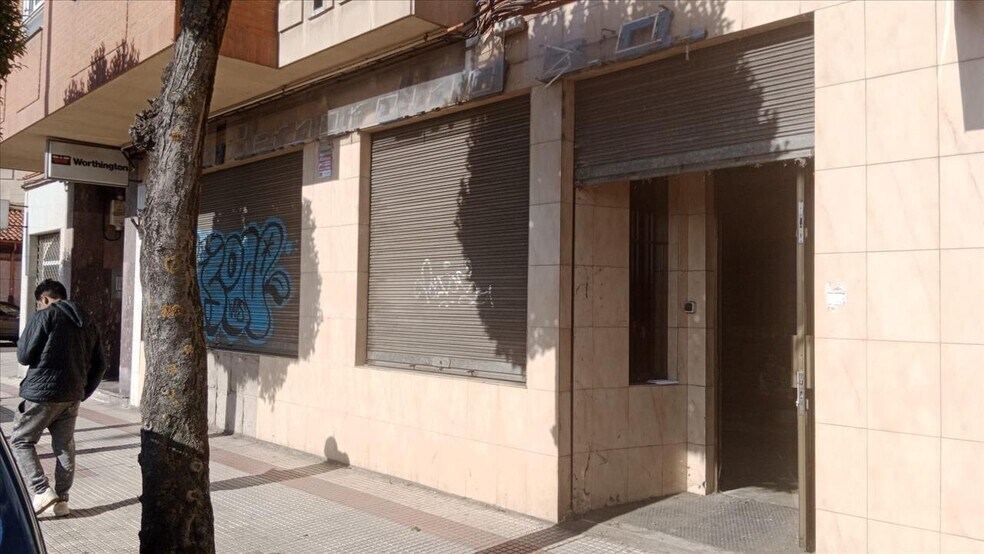 Commerce de détail dans León, León à vendre - Photo du bâtiment - Image 2 de 18