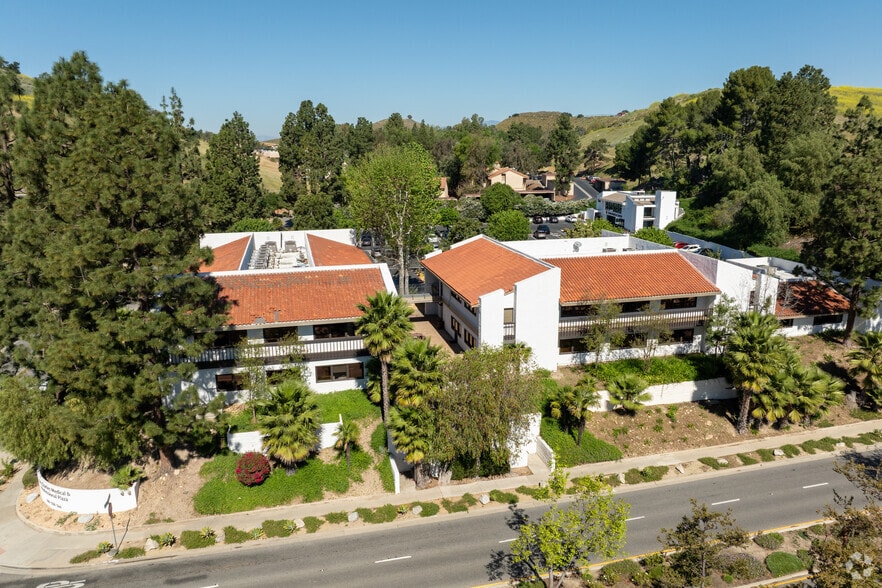 558 St. Charles Dr, Thousand Oaks, CA for sale - Building Photo - Image 3 of 5