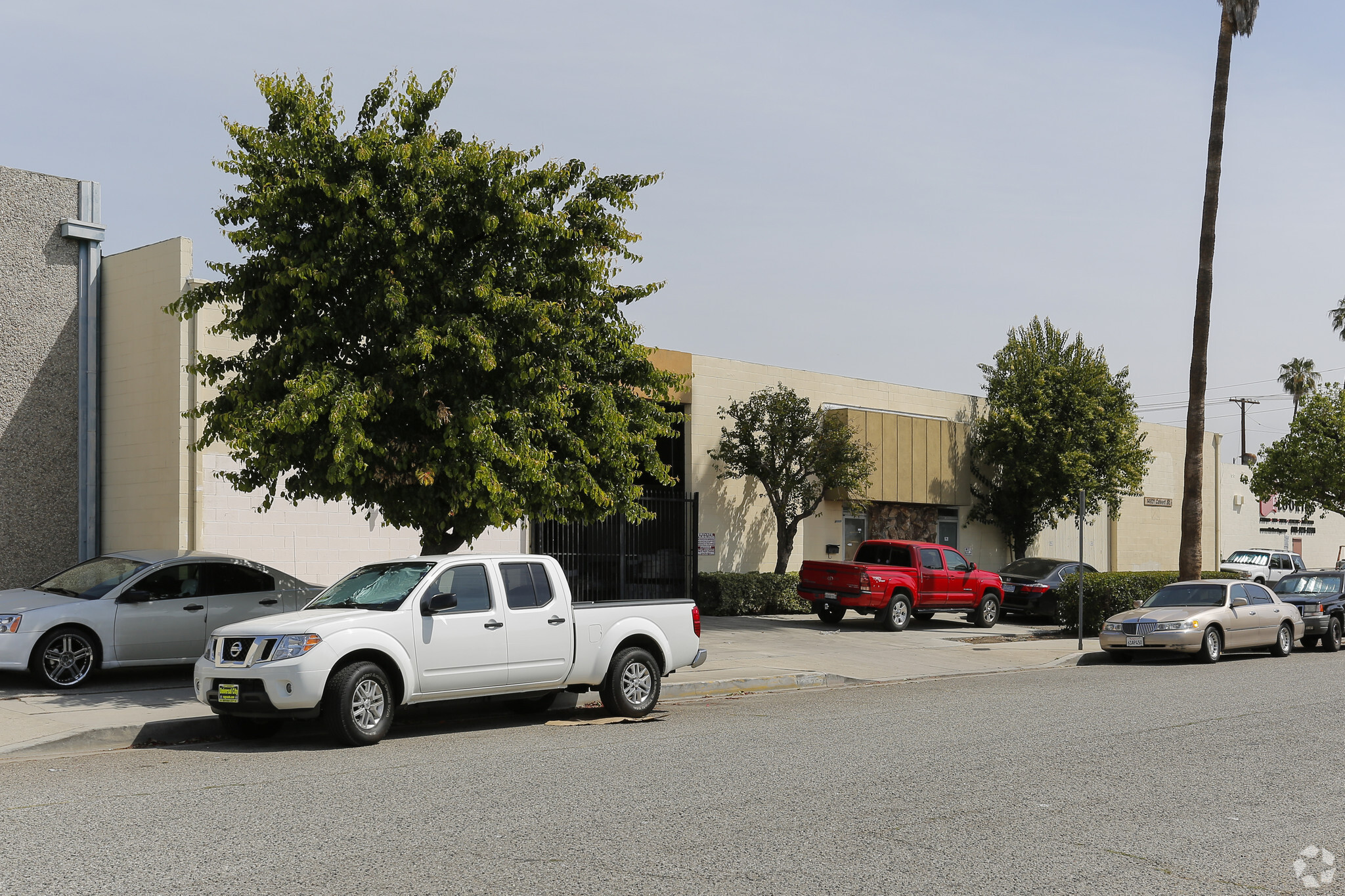 14921-14925 Calvert St, Van Nuys, CA for lease Primary Photo- Image 1 of 4