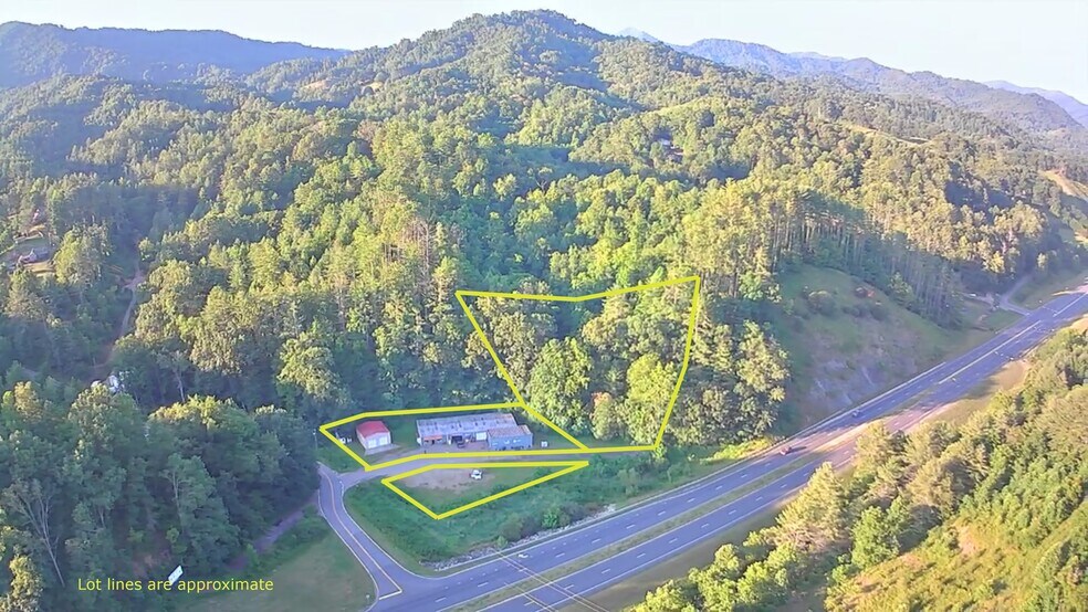 23 Lana Ln, Burnsville, NC à vendre - Photo du bâtiment - Image 2 de 16