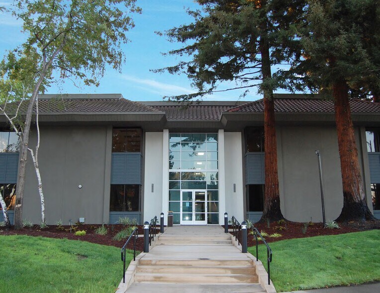 2674 N 1st St, San Jose, CA à louer - Photo du bâtiment - Image 2 de 10