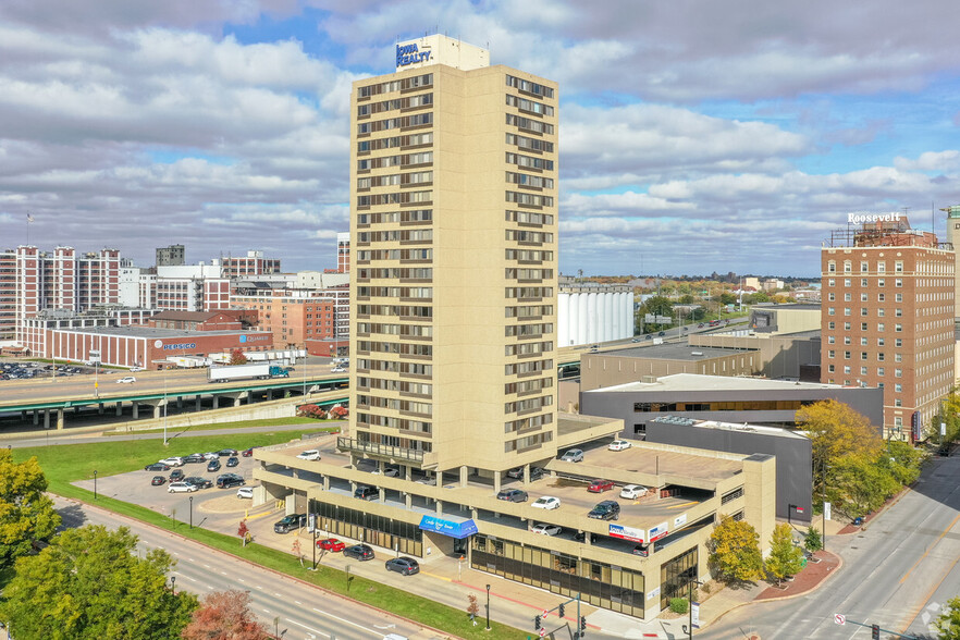 100 1st Ave NE, Cedar Rapids, IA à louer - Photo du bâtiment - Image 2 de 23