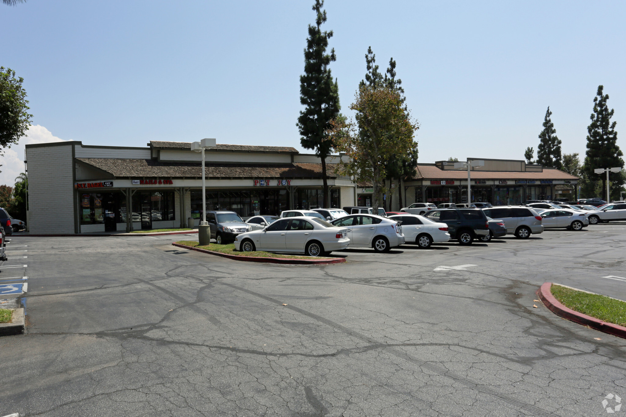 8001-8081 Archibald Ave, Rancho Cucamonga, CA à louer Photo du b timent- Image 1 de 5