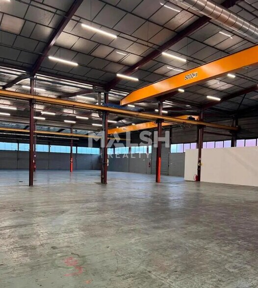 Bureau dans Vaulx-en-Velin à louer - Photo du bâtiment - Image 3 de 8