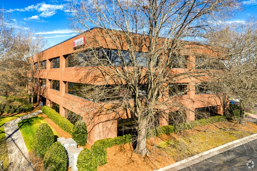 7301 Carmel Executive Park, Charlotte, NC à louer - Photo du bâtiment - Image 3 de 7