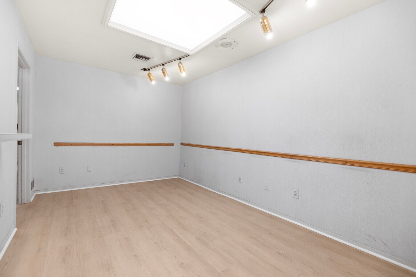 361-397 N San Jacinto St, Hemet, CA 92543 - Unit 395/B -  - Interior Photo - Image 1 of 25