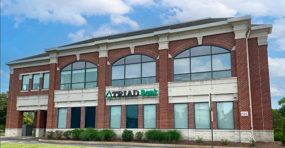 12452 Olive Blvd, Creve Coeur, MO à vendre - Photo du bâtiment - Image 1 de 4