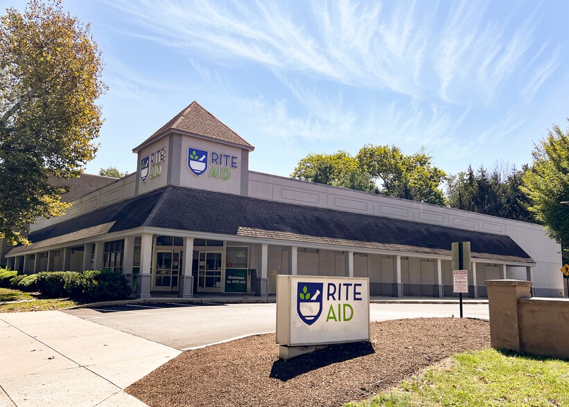 640 Montgomery Ave, Narberth, PA for lease - Building Photo - Image 1 of 5