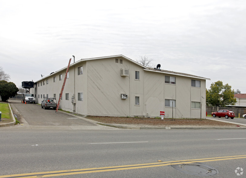 342-352 S Blackstone St, Tulare, CA for sale - Building Photo - Image 1 of 18