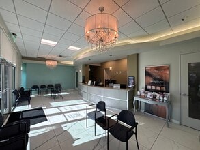 9730 Brimhall Rd, Bakersfield, CA à louer Photo intérieure- Image 1 de 7