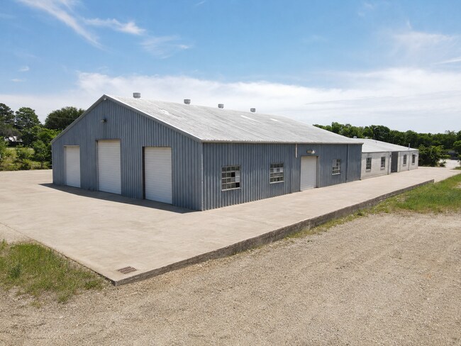 Plus de détails pour 2600 James St, Denton, TX - Industriel à louer