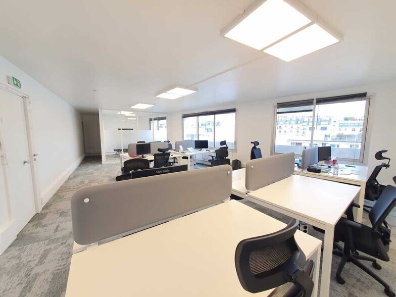 26 Rue Jacques Dulud, Neuilly-sur-Seine for lease - Building Photo - Image 2 of 7