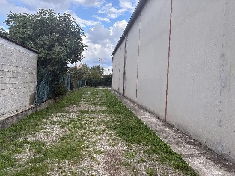 Flex dans Villeurbanne à louer - Photo du bâtiment - Image 2 de 19